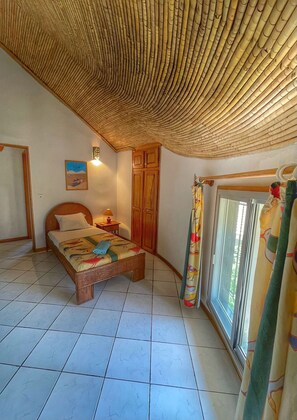 4 Schlafzimmer, Zimmersafe, Bügeleisen/Bügelbrett, WLAN