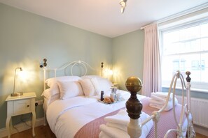 3 bedrooms, individually decorated, individually furnished, free WiFi - 11 Crabbe Street, Aldeburgh (Aldeburgh)