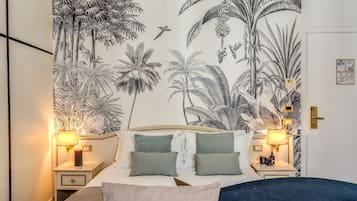 Deluxe-Dreibettzimmer | 1 Schlafzimmer, hochwertige Bettwaren, Daunenbettdecken, Schreibtisch