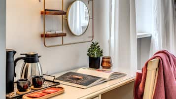 Superior-Doppelzimmer | 1 Schlafzimmer, hochwertige Bettwaren, Daunenbettdecken, Schreibtisch