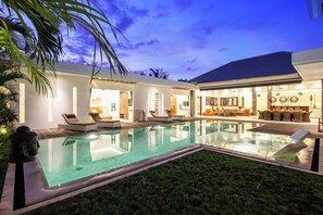 Pool - Canggu 400m to Beach Escape 4br Designer villa (Canggu)
