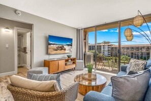 Televisión y oficina 