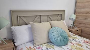Iron/ironing board, WiFi (free), bed sheets
