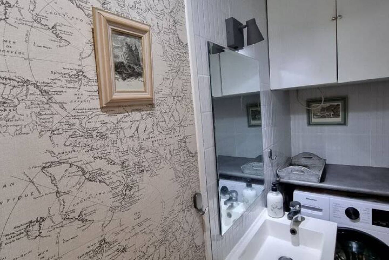 Een douche, handdoeken