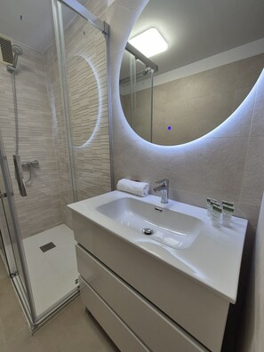 Bathtub, hair dryer, towels