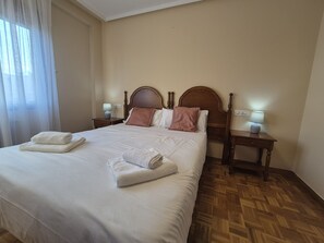 1 Schlafzimmer, Bügeleisen/Bügelbrett, Bettwäsche