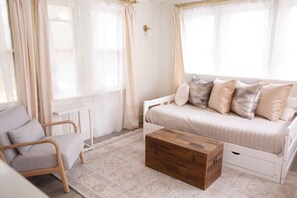 2 chambres, fer et planche à repasser, lit parapluie, Wi-Fi gratuit