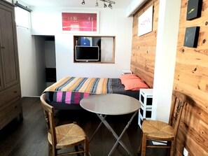 1 chambre, fer et planche à repasser, Wi-Fi gratuit, draps fournis