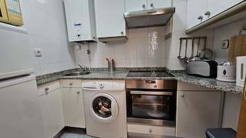 Frigorifero, microonde, forno, macchina per tè/caffè