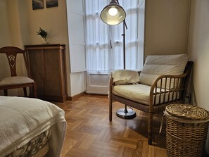 Coffres-forts dans les chambres, fer et planche à repasser