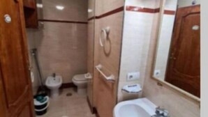 Unclassified image, 3 of 10, button - 117A Elegant Apartment in Downtown Gijón by R2R (Gijón)