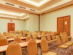 Meeting facility - Townhouse OAK Hotel Grand Cikarang (Cikarang)