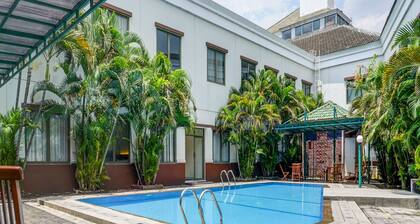 Townhouse OAK Hotel Grand Cikarang