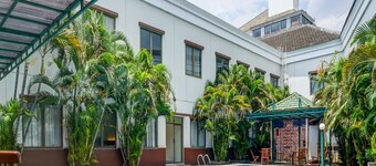 Townhouse OAK Hotel Grand Cikarang