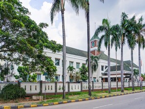 Exterior - Townhouse OAK Hotel Grand Cikarang (Cikarang)