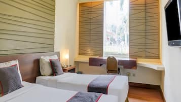 Deluxe Twin Room | Desk, free WiFi, bed sheets