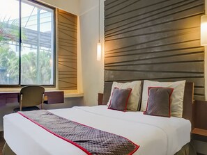Deluxe Double Room | Desk, free WiFi, bed sheets - Townhouse OAK Hotel Grand Cikarang (Cikarang)