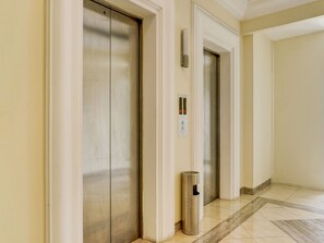 Interior detail - Townhouse OAK Hotel Grand Cikarang (Cikarang)
