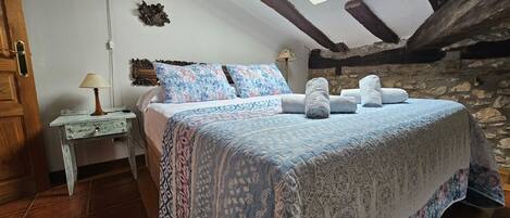 2 chambres, fer et planche Ă repasser, draps fournis