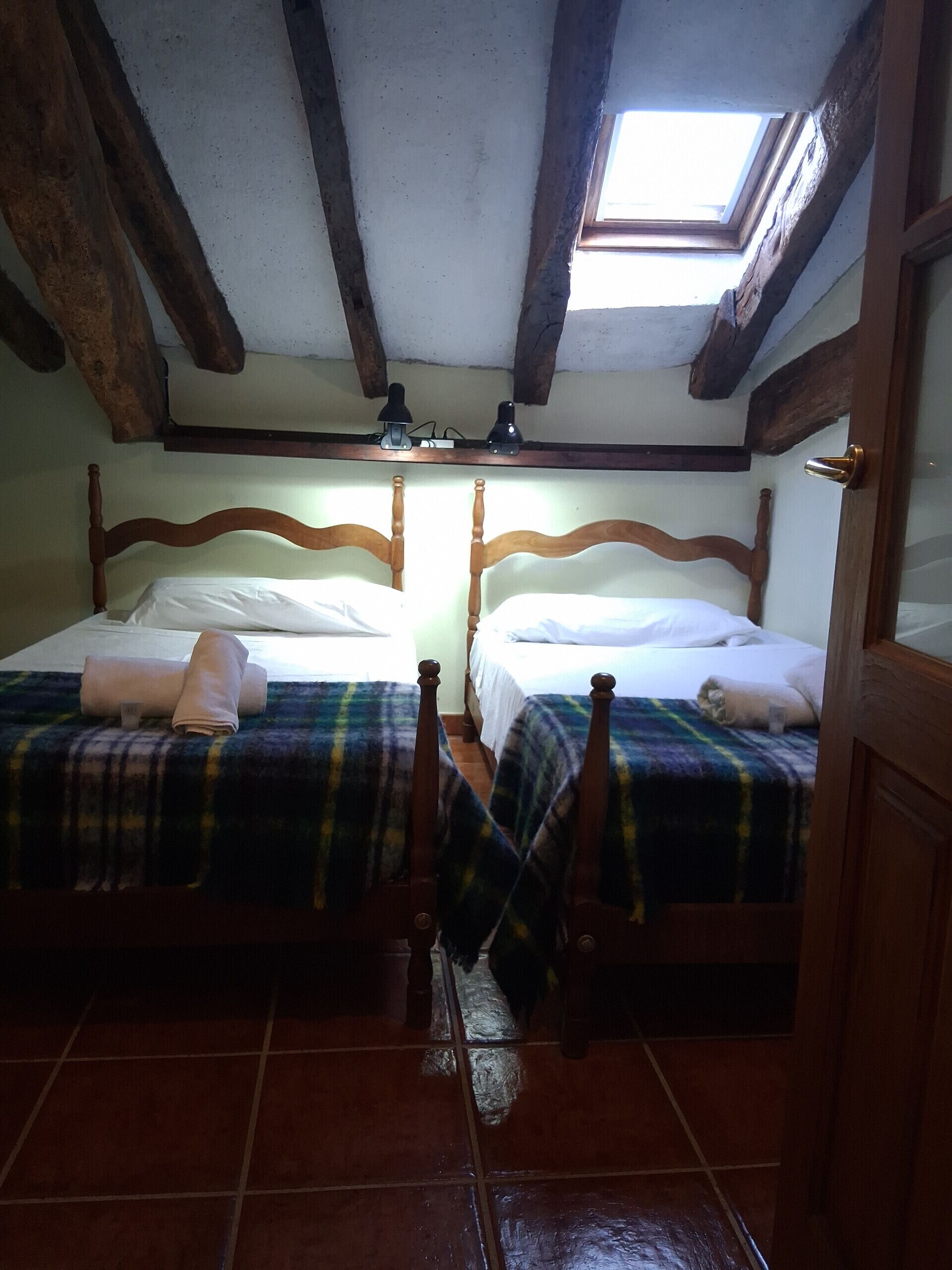 2 間睡房、熨斗/熨衫板、床單