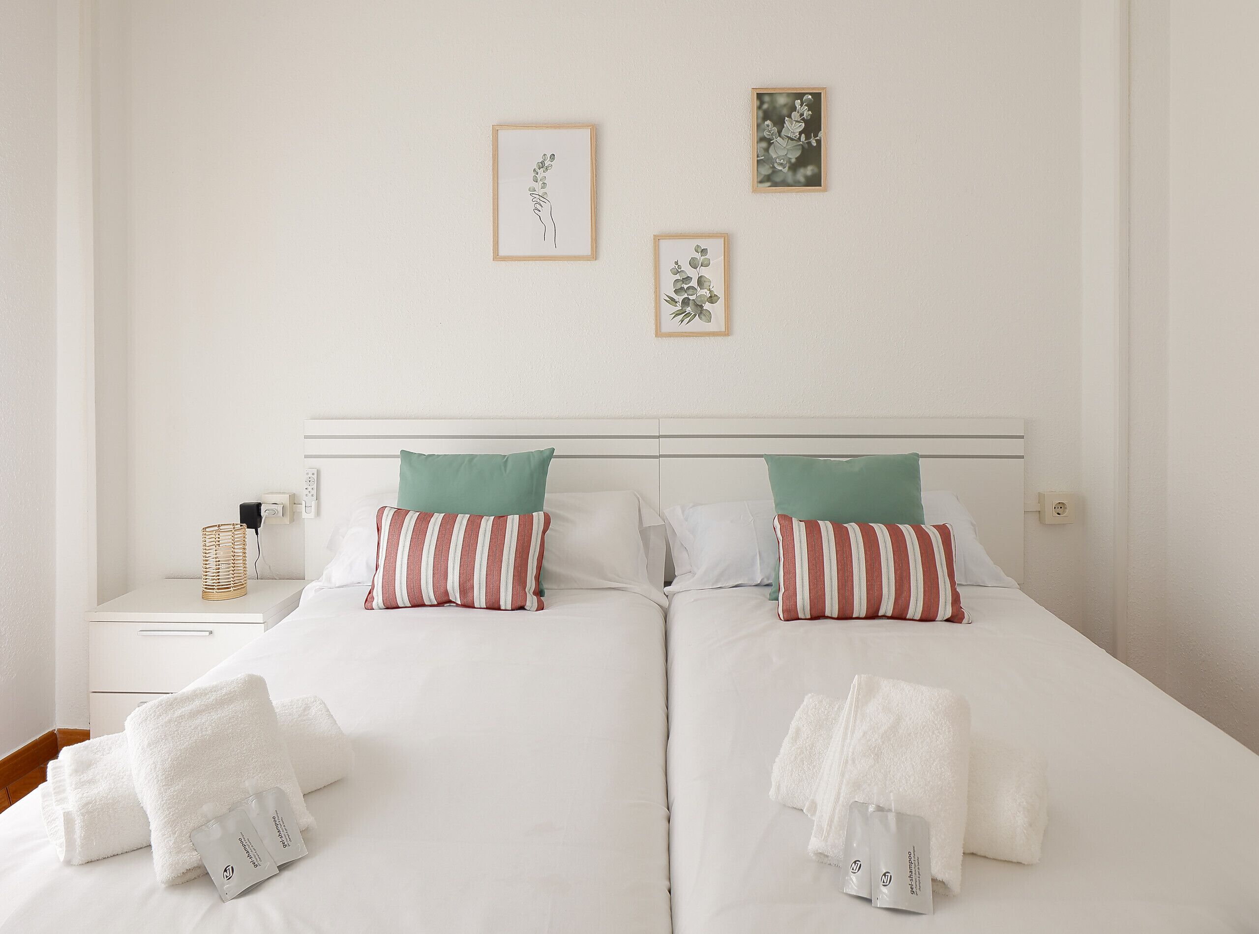 2 slaapkamers, een strijkplank/strijkijzer, gratis wifi, beddengoed
