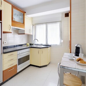 Refrigerador, microondas, horno, cafetera/tetera