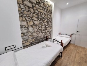 2 habitaciones, tabla de planchar con plancha y wifi gratis