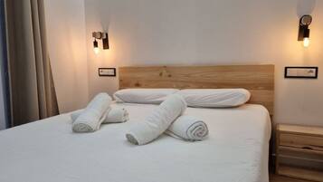 1 bedroom, iron/ironing board, WiFi (free), bed sheets