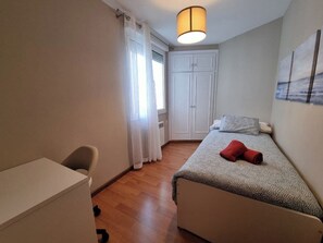 2 soverom, strykejern/-brett, wi-fi (inkludert) og sengetøy