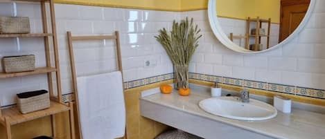 Bathtub, hair dryer, towels, shampoo