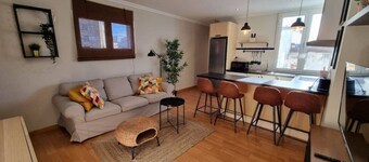 123a - Just a stone's throw from the beach, very bright by R2R