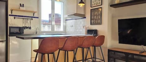 Fridge, microwave, oven, dishwasher