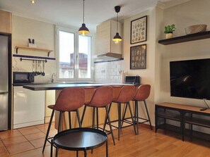 Kjøleskap, mikrobølgeovn, ovn og oppvaskmaskin