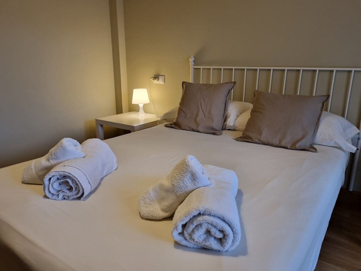 2 bedrooms, iron/ironing board, free WiFi, bed sheets