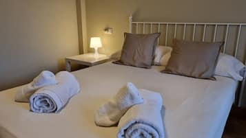 2 slaapkamers, een strijkplank/strijkijzer, gratis wifi, beddengoed