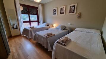 2 bedrooms, iron/ironing board, free WiFi, bed sheets