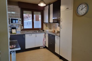 Coffee/tea maker, fridge, microwave, cookware/dishes/utensils
