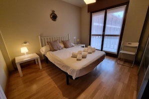 2 bedrooms, iron/ironing board, WiFi (free), bed sheets