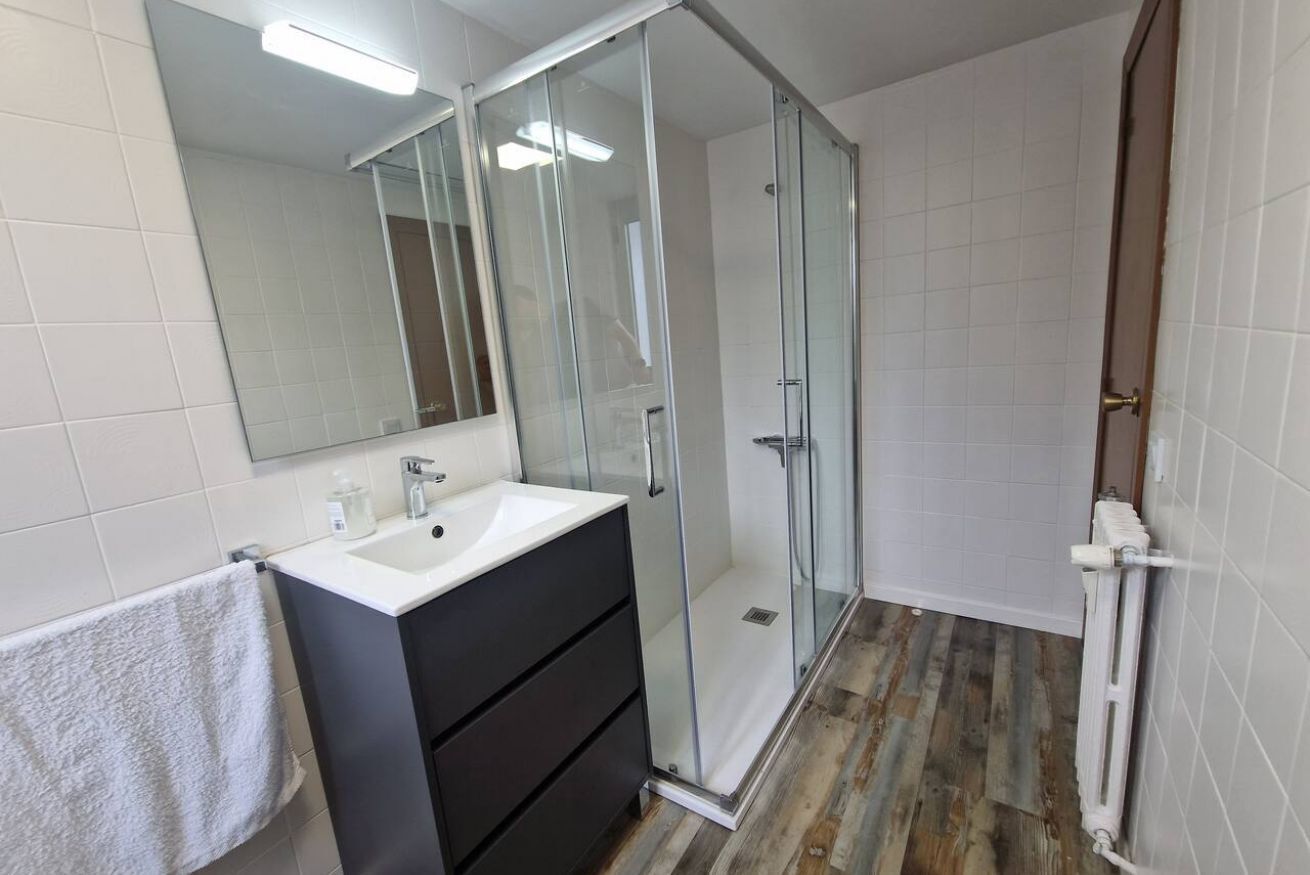 Een douche, handdoeken