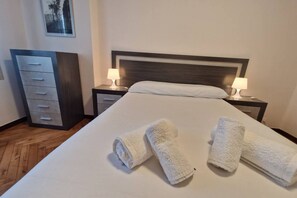 2 bedrooms, WiFi (free), bed sheets