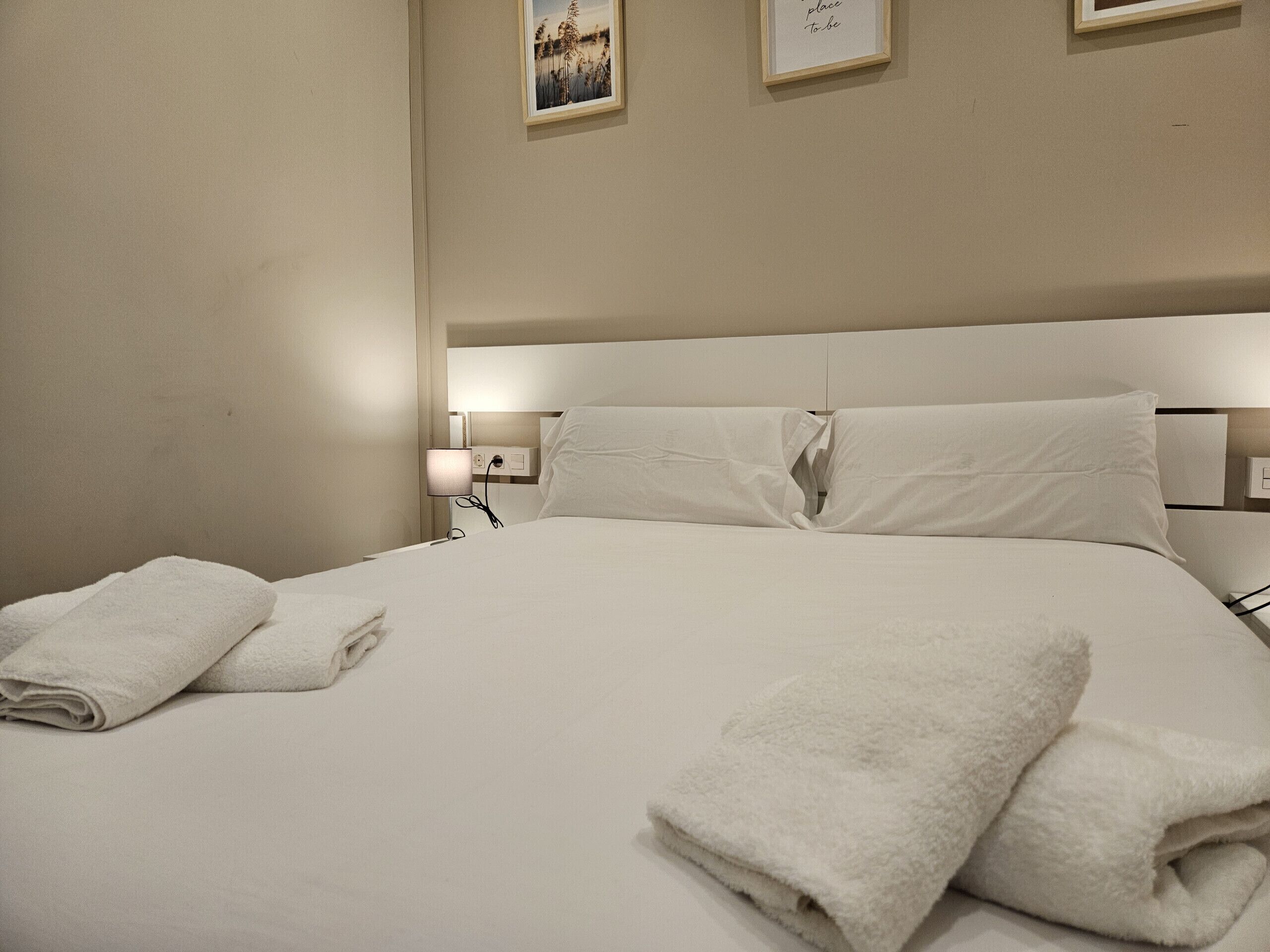 2 habitaciones, tabla de planchar con plancha y wifi gratis 