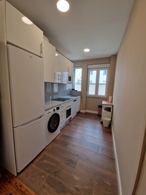 Fridge, microwave, oven, stovetop
