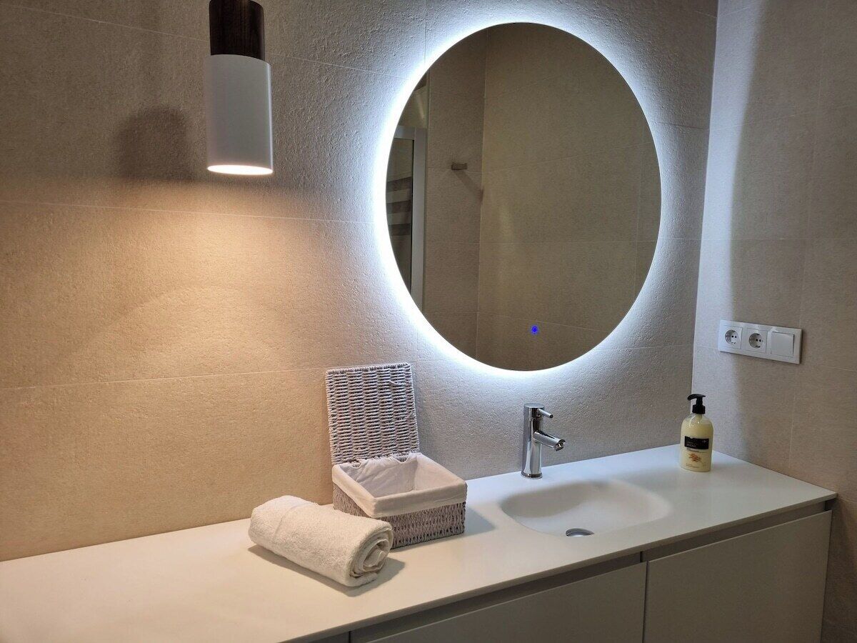 Een douche, een haardroger, handdoeken