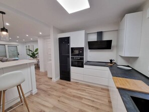 Fridge, microwave, oven, coffee/tea maker