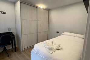 2 bedrooms, iron/ironing board, free WiFi, bed sheets - 136A - Apartamento moderno en la playa (Gijón)