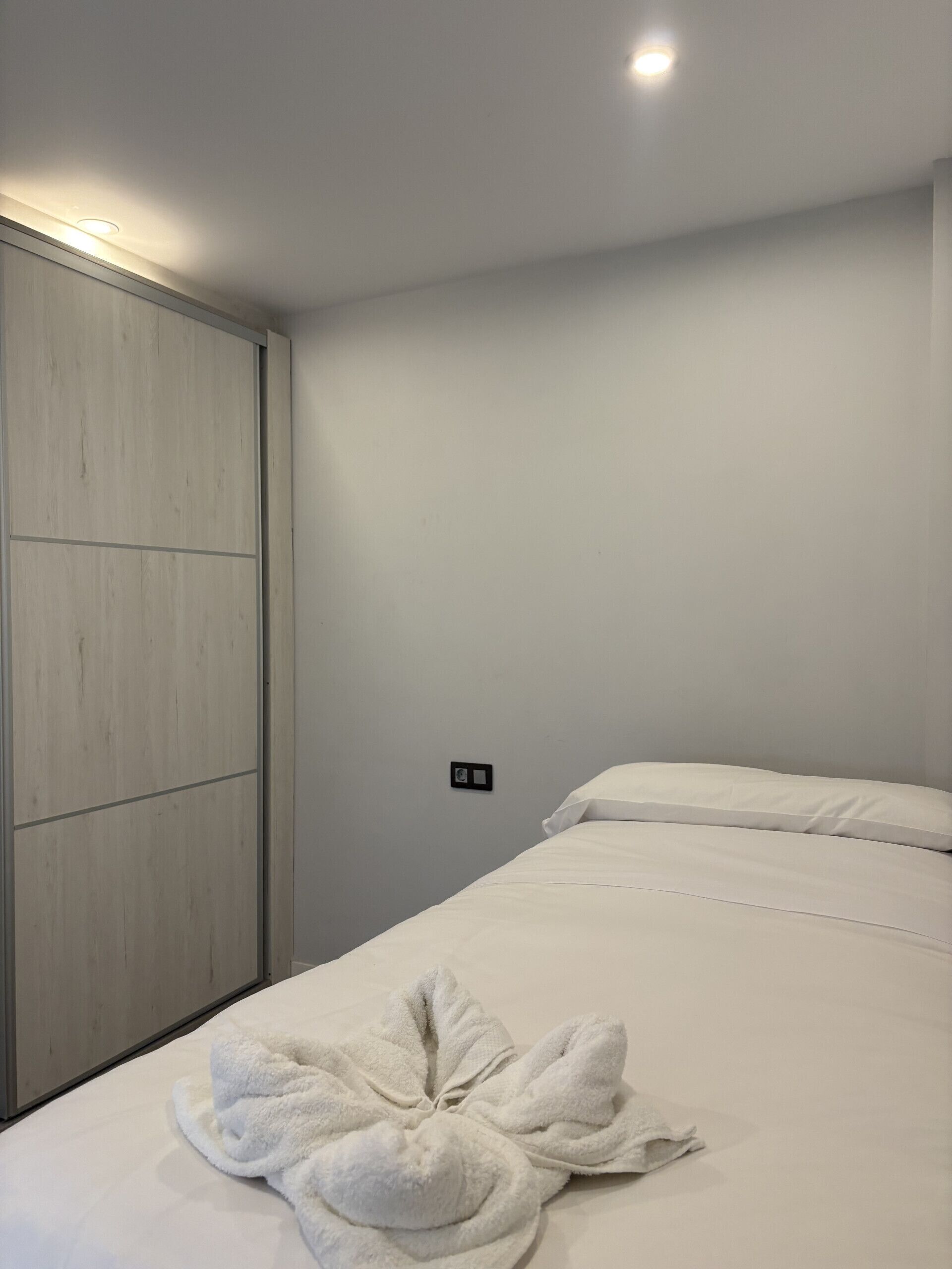 2 habitaciones, tabla de planchar con plancha y wifi gratis 