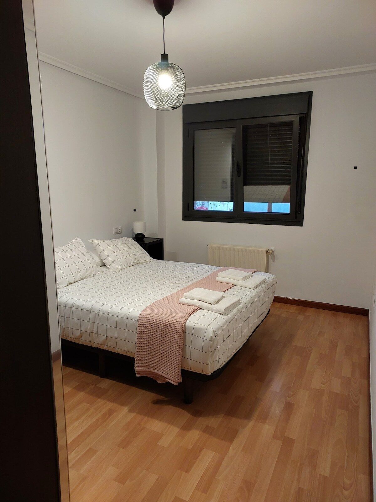 2 makuuhuonetta, silitysrauta/-lauta, ilmainen Wi-Fi, vuodevaatteet