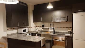 Fridge, microwave, oven, coffee/tea maker