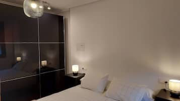 2 bedrooms, iron/ironing board, WiFi (free), bed sheets
