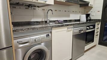 Réfrigérateur, micro-ondes, four, lave-vaisselle